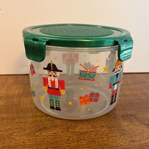 Lock And Lock Nutcrack Soldier Drum Design Round 1.3L/44oz./1.4Qt. Cl